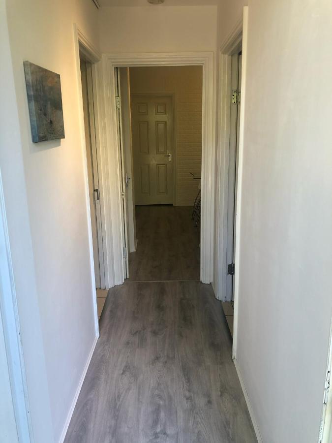 Double Room With Private Bathroom In A 2-Bedrooms House ロンドン エクステリア 写真