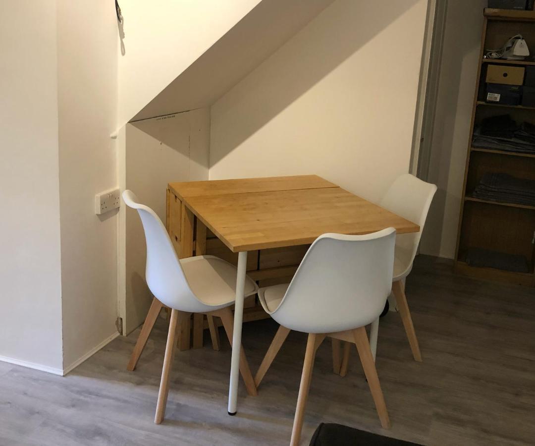 Double Room With Private Bathroom In A 2-Bedrooms House ロンドン エクステリア 写真